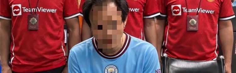 彩客网直播公司-泰国曼城球迷涉毒被捕，警察穿曼联球衣拍照：曼彻斯特是红色的